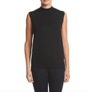 UNIQLO sleeveless blouse